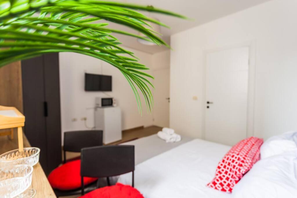 Appartement Perfectly Located Studio, Seaview, 2 Min To Sea! #6 à Tel-Aviv Extérieur photo