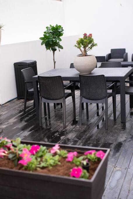 Appartement Perfectly Located Studio, Seaview, 2 Min To Sea! #6 à Tel-Aviv Extérieur photo