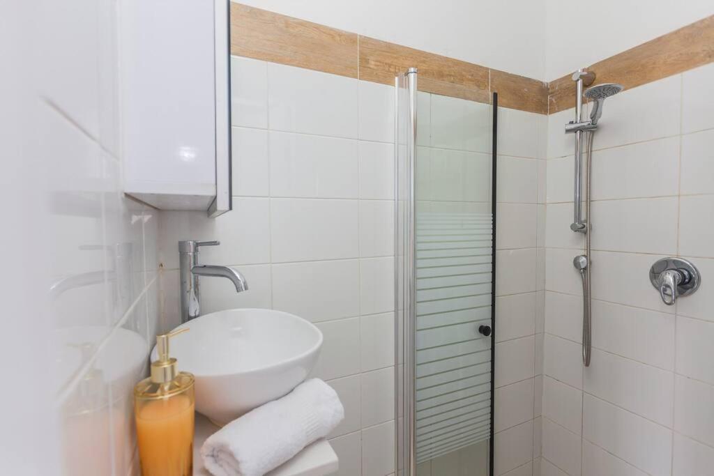 Appartement Perfectly Located Studio, Seaview, 2 Min To Sea! #6 à Tel-Aviv Extérieur photo