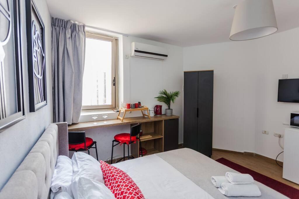 Appartement Perfectly Located Studio, Seaview, 2 Min To Sea! #6 à Tel-Aviv Extérieur photo
